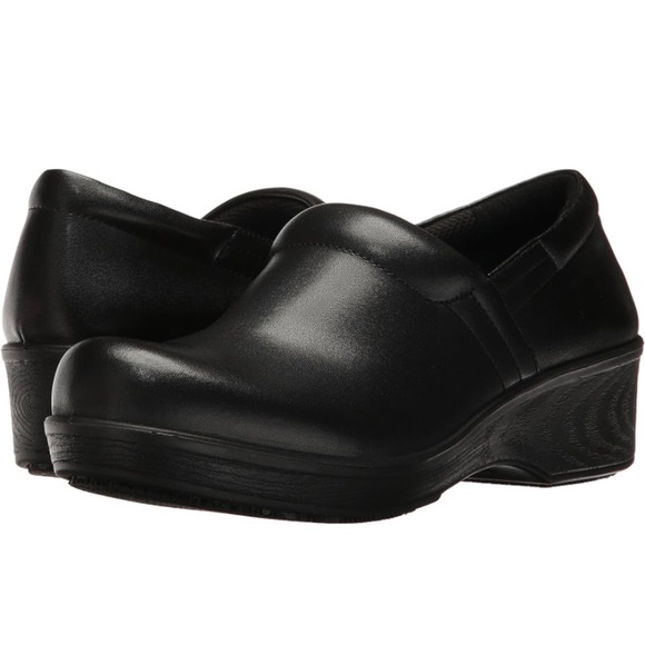 Dr. Scholl's Women's Dynamo Slip-Resistant Work Clog - Size 8.5 W - Picture 7 of 9